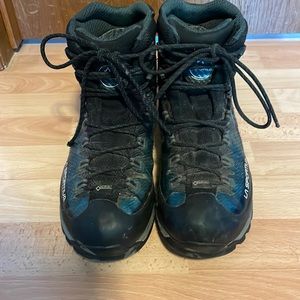 La sportiva hiking alpine boots